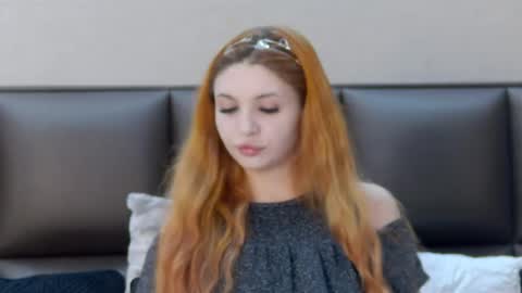 Snapshot of selenahanson chatting on June 17, 12:29 pm SelenaHanson online show from June 17, 12:29 pm