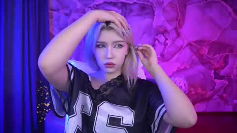 selenairis online show from October 17, 7:33 am