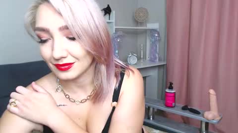 Selena online show from November 29, 3:48 pm