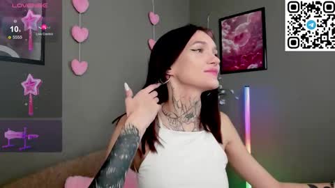 Snapshot of selenalune chatting on October 18, 2:03 am Selena online show from October 18, 2:03 am