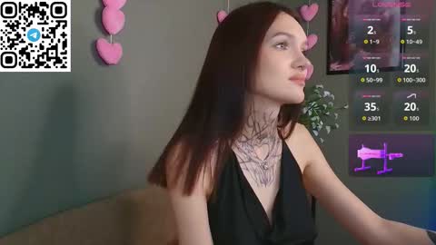 Snapshot of selenalune chatting on December 5, 1:03 am Selena online show from December 5, 1:03 am