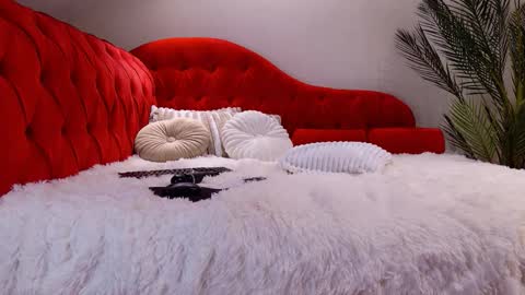 Selena Noir online show from February 4, 5:35 am