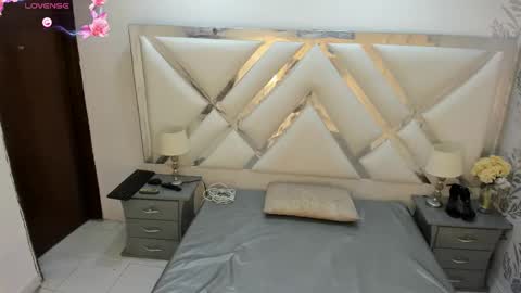 Selena reyess online show from December 19, 12:01 pm