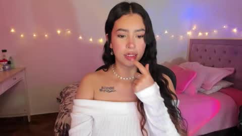 Snapshot of selene_e chatting on December 16, 9:53 pm Karol. online show from December 16, 9:53 pm