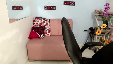 Snapshot of selene_mom chatting on October 30, 1:45 pm selene online show from October 30, 1:45 pm