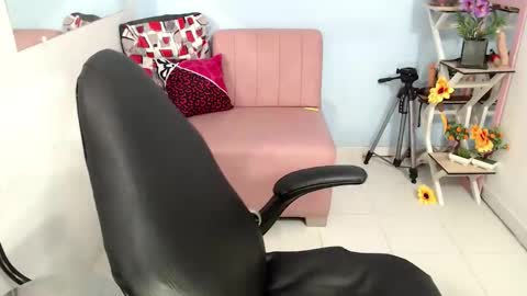 Snapshot of selene_mom chatting on November 4, 3:33 pm selene online show from November 4, 3:33 pm