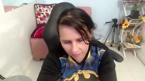 Snapshot of selene_mom chatting on November 14, 2:49 pm selene online show from November 14, 2:49 pm