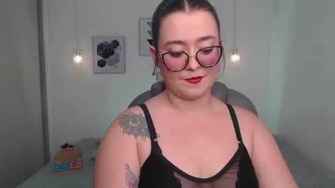 selene_rouse_ online show from May 31, 9:27 pm