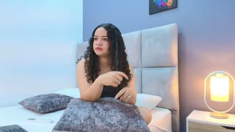 Snapshot of selenevalois chatting on June 13, 1:42 pm selenevalois online show from June 13, 1:42 pm