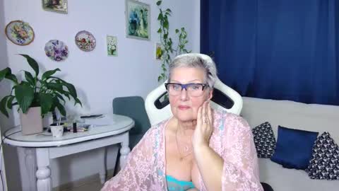 Selenna online show from December 20, 7:10 pm