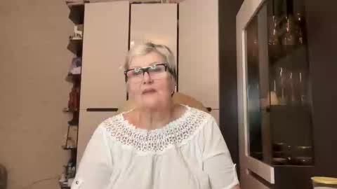 Selenna online show from March 14, 8:25 pm