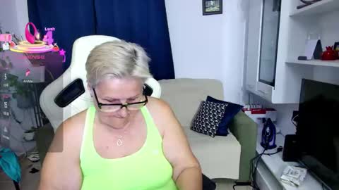 Selenna online show from May 1, 6:01 pm
