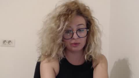 Selenna online show from October 28, 5:04 pm