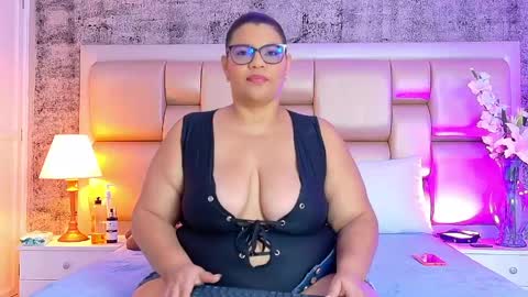 Selenna Cooper online show from May 1, 11:48 am