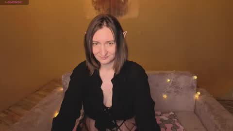 selestiasonata online show from March 19, 2:04 am