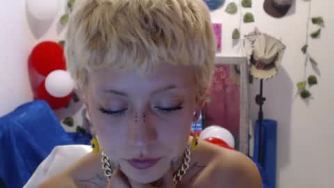 Snapshot of seley222 chatting on May 16, 2:19 am Ask me online show from May 16, 2:19 am