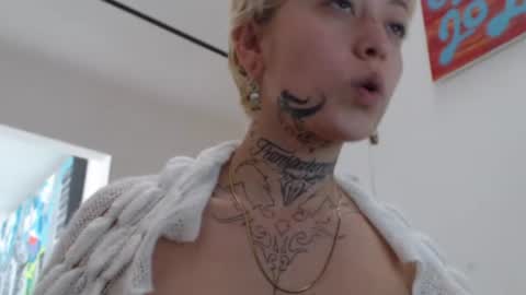 Snapshot of seley222 chatting on June 18, 1:59 pm Ask me online show from June 18, 1:59 pm