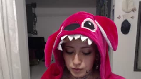 Snapshot of seley222 chatting on June 19, 2:05 am Ask me online show from June 19, 2:05 am