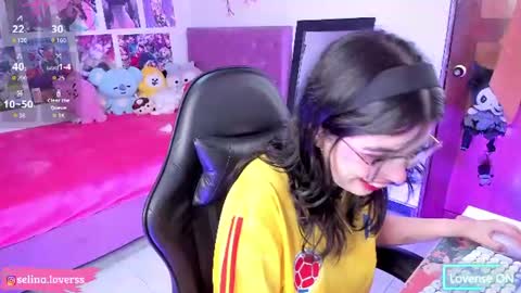 Snapshot of selina_lovers_ chatting on June 19, 4:06 am Selina online show from June 19, 4:06 am