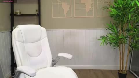 Snapshot of selinesole_ chatting on February 19, 5:27 pm Seline online show from February 19, 5:27 pm