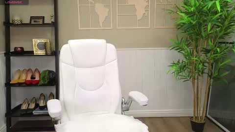 Snapshot of selinesole_ chatting on March 3, 4:56 pm Seline online show from March 3, 4:56 pm