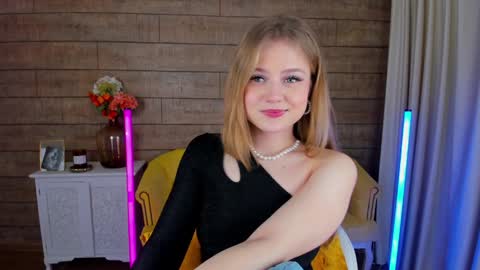 SelinSwarovski online show from February 3, 8:24 pm