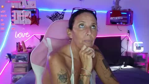 Selvaggia Del Caribe online show from December 21, 9:25 pm