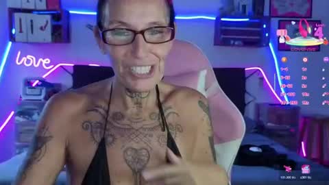 Snapshot of selvaggia_del_caribe chatting on June 12, 5:45 pm Selvaggia Del Caribe online show from June 12, 5:45 pm