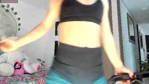 Snapshot of selyn_ chatting on June 11, 11:08 am Selyn online show from June 11, 11:08 am