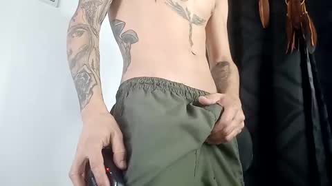 sem_alas online show from February 19, 5:38 am