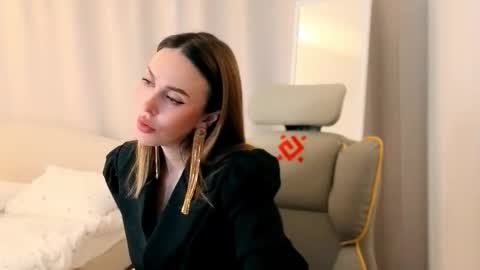 Snapshot of semorine chatting on February 14, 3:47 am Ella online show from February 14, 3:47 am