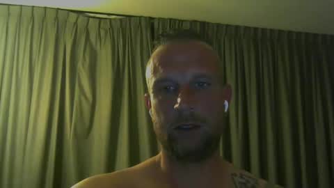 Snapshot of sence08 chatting on April 2, 10:29 pm sence08 online show from April 2, 10:29 pm