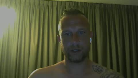 Snapshot of sence08 chatting on April 23, 10:34 pm sence08 online show from April 23, 10:34 pm