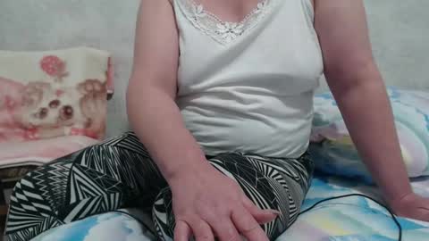 Snapshot of seniorita333 chatting on December 4, 11:41 am Lenna online show from December 4, 11:41 am