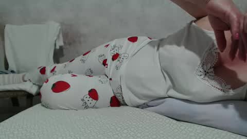 Snapshot of seniorita333 chatting on February 21, 7:10 pm Lenna online show from February 21, 7:10 pm