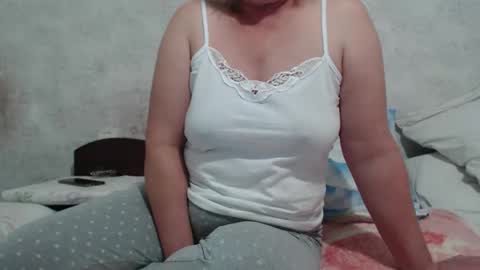 Snapshot of seniorita333 chatting on October 26, 8:31 am Lenna online show from October 26, 8:31 am