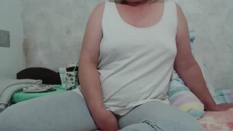 Snapshot of seniorita333 chatting on November 23, 8:14 am Lenna online show from November 23, 8:14 am