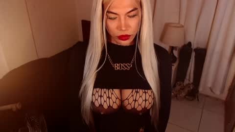 Snapshot of sensational_diva chatting on May 29, 10:19 pm unstappable queen kate online show from May 29, 10:19 pm