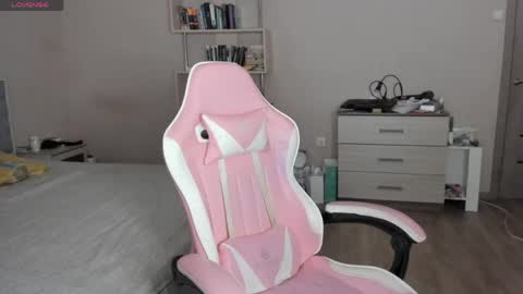 Mary Cherry online show from April 25, 1:41 pm