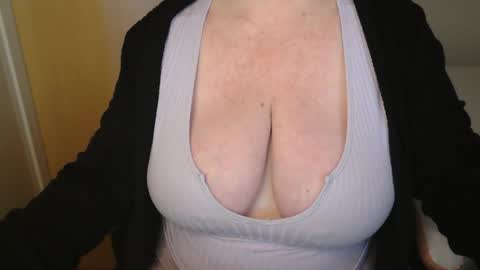 Snapshot of sensual_cris chatting on May 18, 8:09 am CRIS online show from May 18, 8:09 am