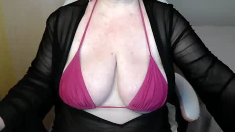 Snapshot of sensual_cris chatting on June 16, 8:28 am CRIS online show from June 16, 8:28 am