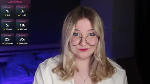 Snapshot of sensual_girrrl chatting on April 19, 11:51 pm Ilona online show from April 19, 11:51 pm