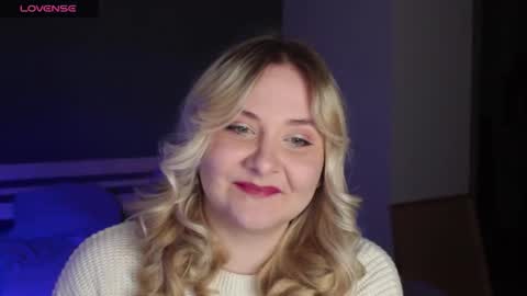 Snapshot of sensual_girrrl chatting on April 26, 11:46 pm Ilona online show from April 26, 11:46 pm
