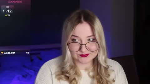 Snapshot of sensual_girrrl chatting on April 27, 11:36 pm Ilona online show from April 27, 11:36 pm