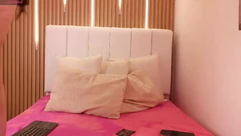 Snapshot of sensual_kim77 chatting on May 7, 1:05 pm Sensual Kim77 online show from May 7, 1:05 pm