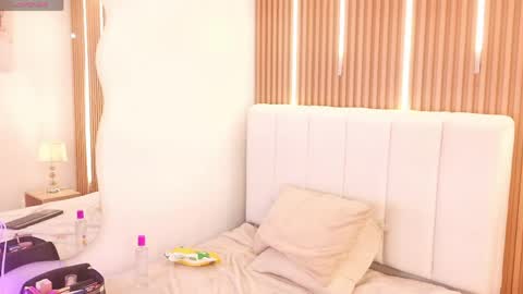 Snapshot of sensual_kim77 chatting on May 30, 1:41 pm Sensual Kim77 online show from May 30, 1:41 pm