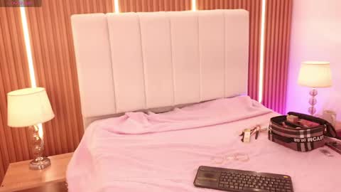 Snapshot of sensual_kim77 chatting on June 5, 12:33 pm Sensual Kim77 online show from June 5, 12:33 pm