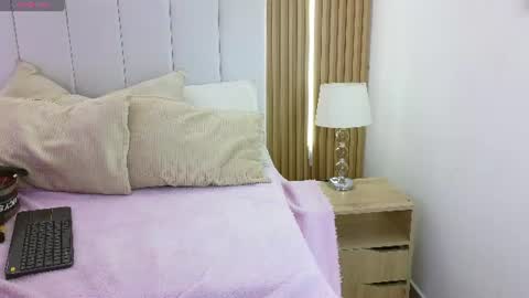 Snapshot of sensual_kim77 chatting on June 30, 12:50 pm Sensual Kim77 online show from June 30, 12:50 pm