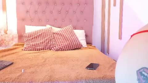 Snapshot of sensual_kim77 chatting on July 6, 1:41 pm Sensual Kim77 online show from July 6, 1:41 pm