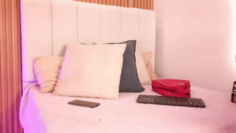 Snapshot of sensual_kim77 chatting on July 14, 12:33 pm Sensual Kim77 online show from July 14, 12:33 pm